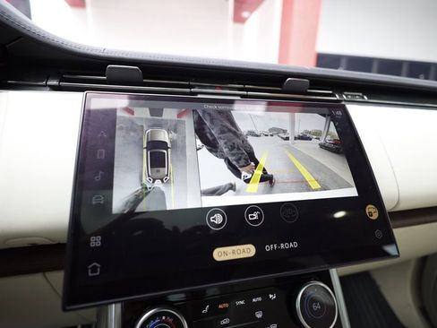 Used 2023 Land Rover Range Rover SE image 24