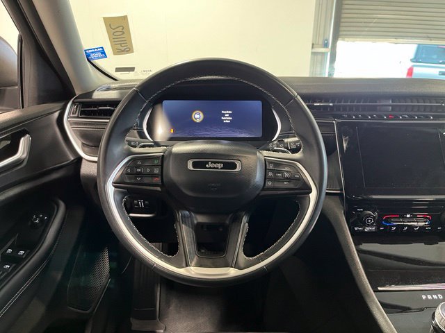 Used 2023 Jeep Grand Cherokee Laredo AWD/4WD image 22