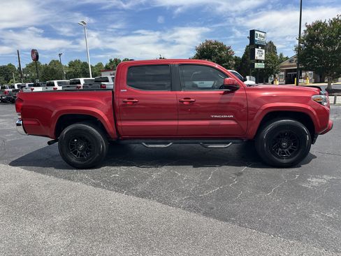 Used 2017 Toyota Tacoma SR5 w/ Tow Package RWD image 9