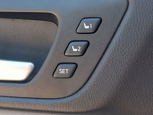 Used 2014 Toyota Highlander Limited AWD/4WD image 30
