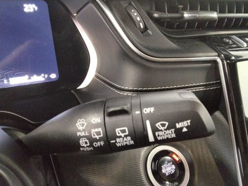 Used 2024 Jeep Grand Cherokee L Laredo image 17