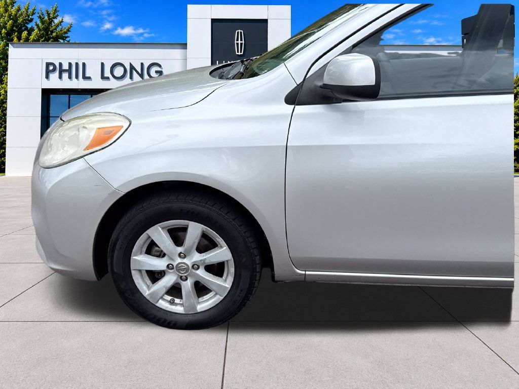Used 2012 Nissan Versa FWD image 34
