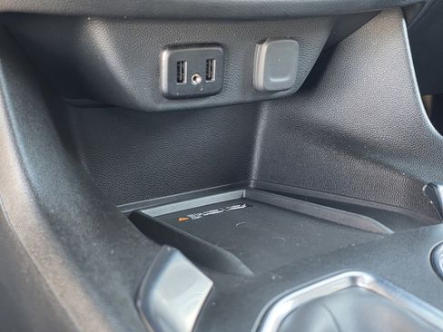 Used 2023 Chevrolet Traverse LT image 28