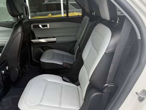 Used 2021 Ford Explorer XLT w/ Equipment Group 202A AWD/4WD image 38