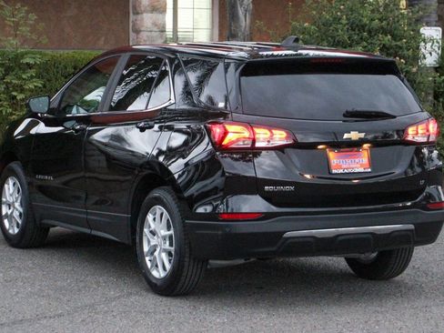 Used 2022 Chevrolet Equinox LT w/ Driver Convenience Package image 6