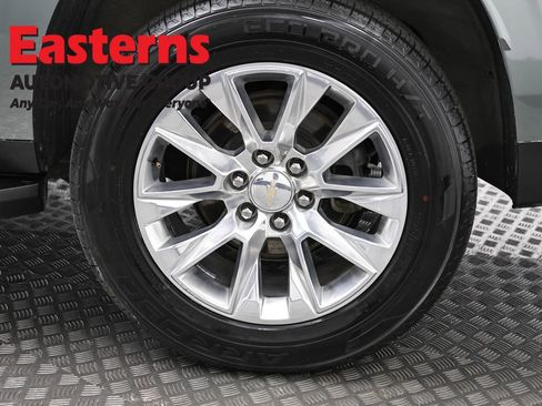 Used 2023 Chevrolet Suburban Premier image 38