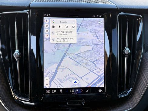 Used 2022 Volvo XC60 B5 Inscription w/ Advanced Package image 19