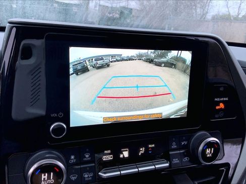 Used 2023 Toyota Highlander L image 24