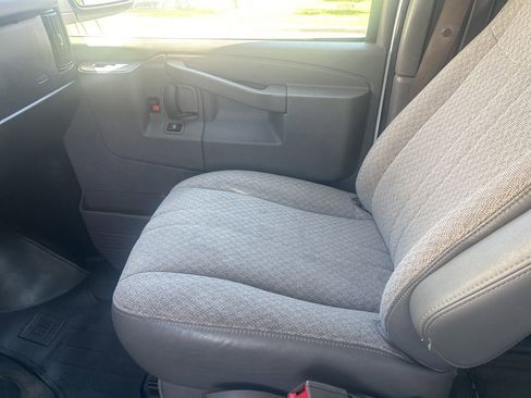 Used 2019 Chevrolet Express 3500 LT w/ LT Preferred Equipment Group RWD image 4