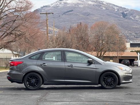 Used 2018 Ford Focus SE image 4