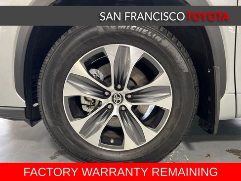 Used 2021 Toyota Highlander XLE AWD/4WD image 9
