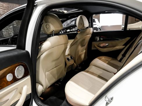 Used 2019 Mercedes-Benz E 300 4MATIC image 30