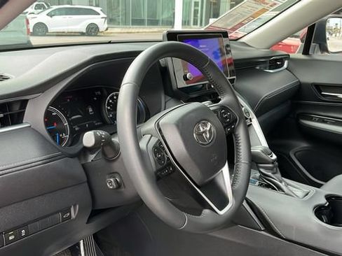 Used 2023 Toyota Venza LE AWD/4WD image 16