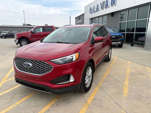 Used 2024 Ford Edge SEL w/ Convenience Package AWD/4WD image 3