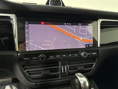 Certified 2021 Porsche Macan S image 27