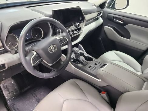 Certified 2026 Toyota Highlander XLE AWD/4WD image 30