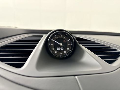 Certified 2025 Porsche Macan Turbo Electric AWD/4WD image 30