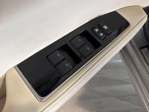 Used 2018 Lexus ES 350 w/ Luxury Package w/Wood Trim FWD image 9