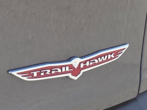 Used 2018 Jeep Cherokee Trailhawk w/ Cold Weather Group AWD/4WD image 9