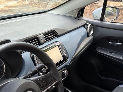 Used 2025 Nissan Versa SV image 31