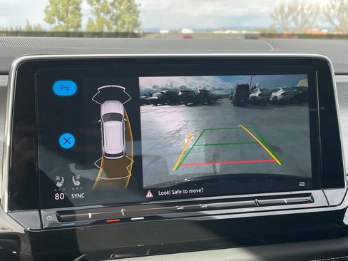 Used 2025 Volkswagen Atlas Cross Sport SE image 25