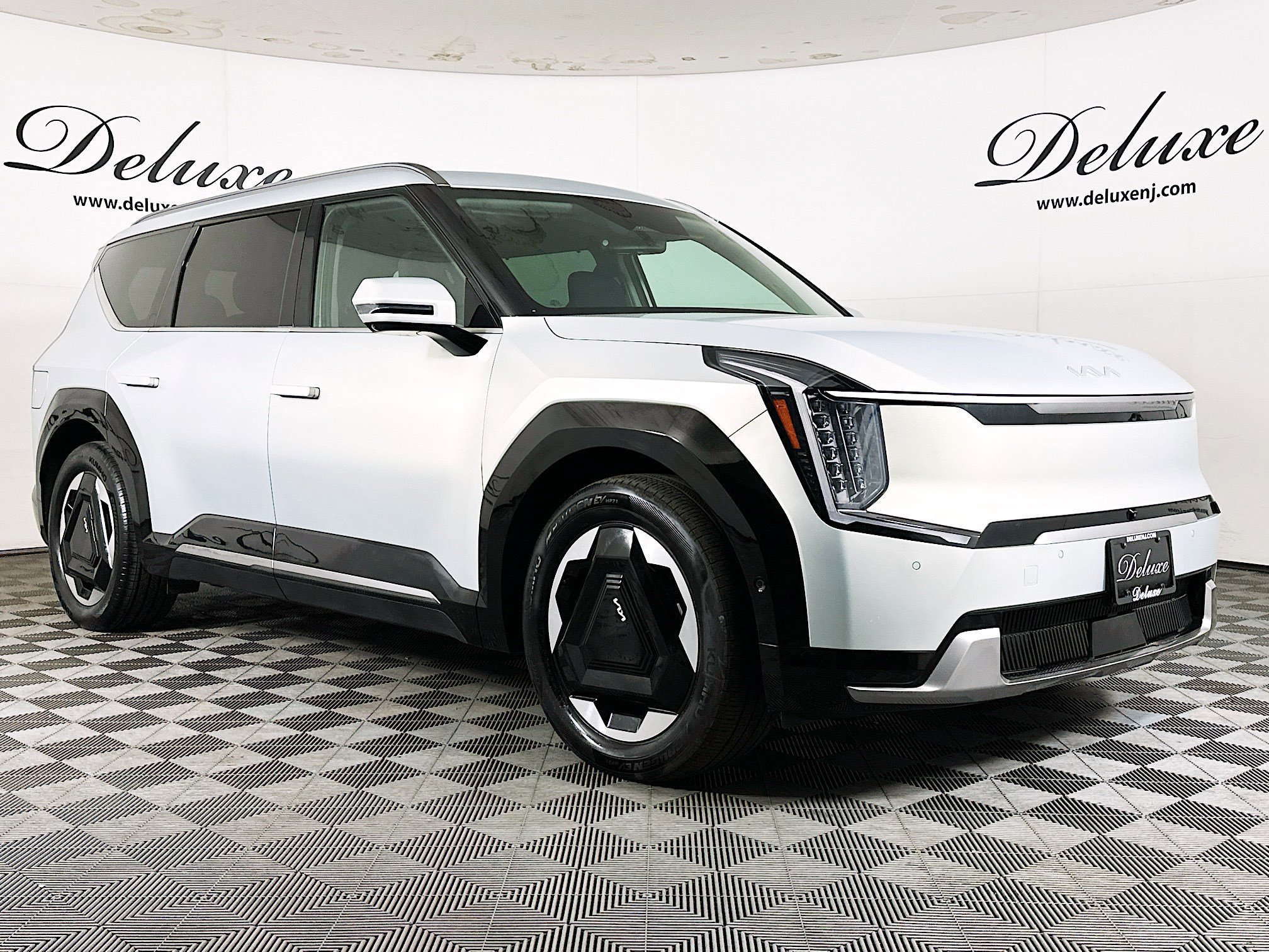Used 2024 Kia EV9 Land AWD/4WD image 1