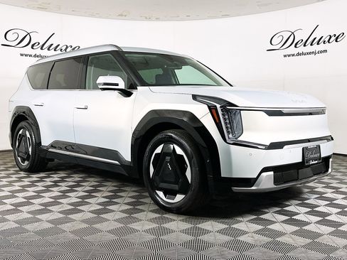 Used 2024 Kia EV9 Land AWD/4WD image 1