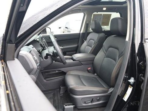Certified 2025 Nissan Pathfinder SL w/ SL Premium Package FWD image 10