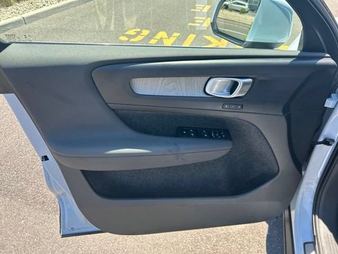 Used 2025 Volvo XC40 B5 Core AWD/4WD image 21
