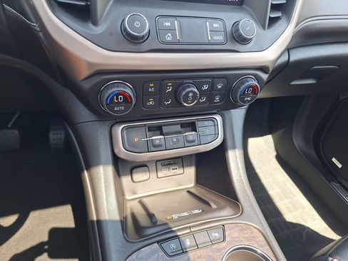 Used 2023 GMC Acadia Denali w/ Denali Ultimate Package FWD image 16