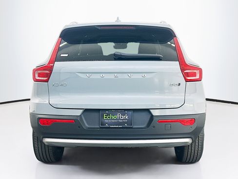 Used 2025 Volvo XC40 B5 Core image 7
