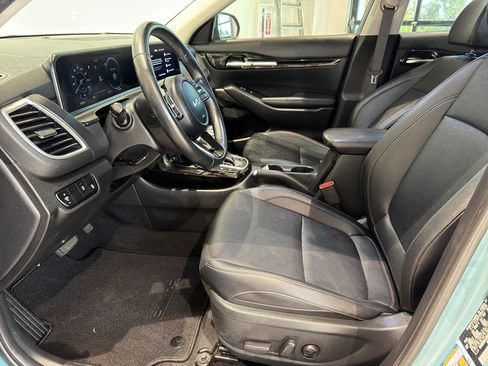 Certified 2024 Kia Seltos EX FWD image 14