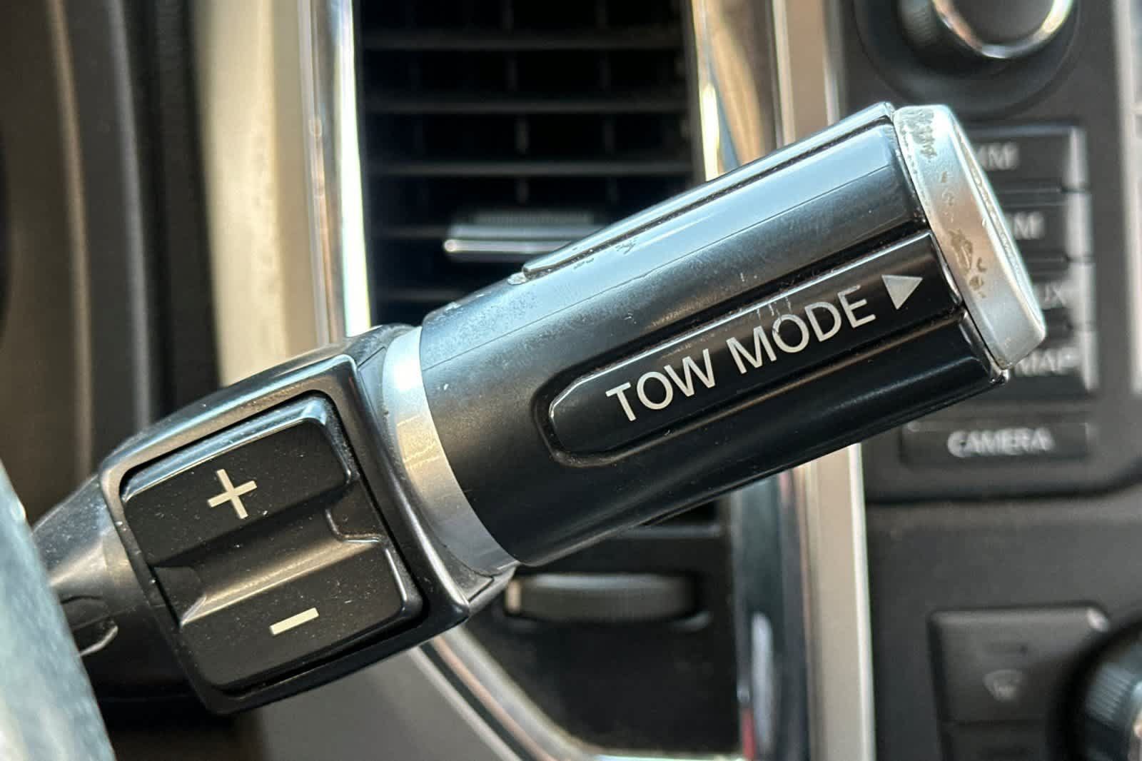 Used 2016 Nissan Titan SV AWD/4WD image 22
