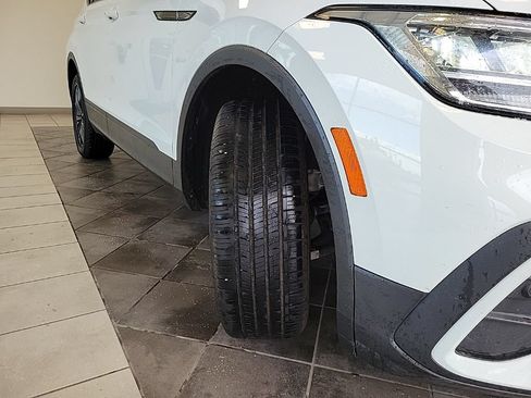 Used 2022 Volkswagen Tiguan SE AWD/4WD image 17