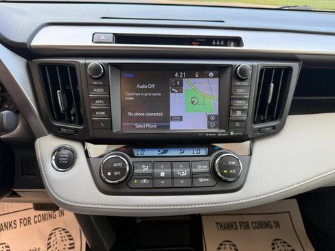 Used 2018 Toyota RAV4 XLE AWD/4WD image 28
