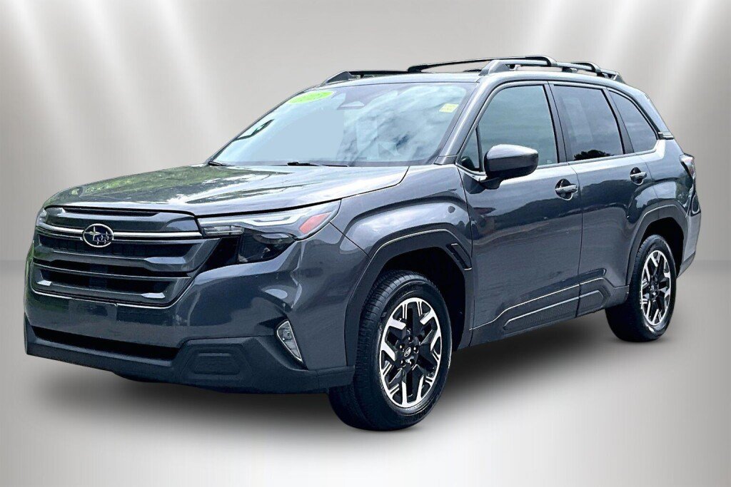 Certified 2025 Subaru Forester Premium AWD/4WD image 3