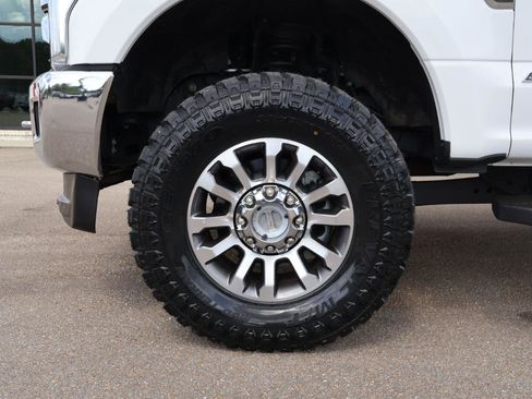 Used 2019 Ford F250 XLT w/ XLT Premium Package AWD/4WD image 14