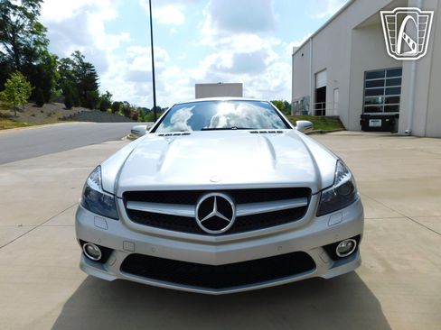 Used 2009 Mercedes-Benz SL 550 image 4