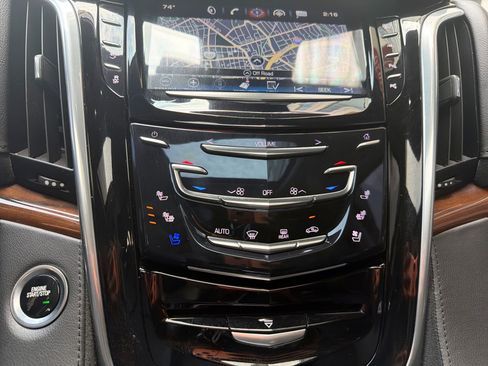 Used 2020 Cadillac Escalade ESV Luxury w/ Escalade Sport Edition AWD/4WD image 17