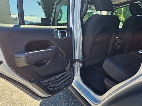 Used 2023 Jeep Wrangler Unlimited AWD/4WD image 21