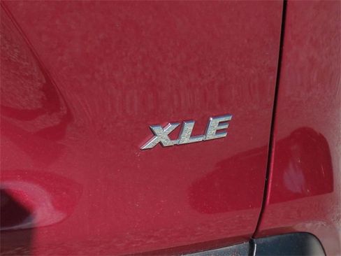 Used 2021 Toyota RAV4 XLE image 13