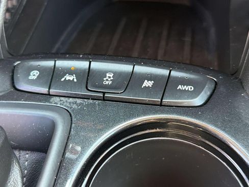 Used 2025 Chevrolet TrailBlazer LT AWD/4WD image 24