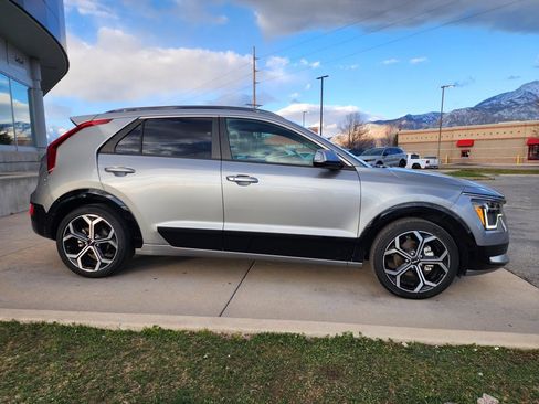 Certified 2023 Kia Niro EX Touring image 4
