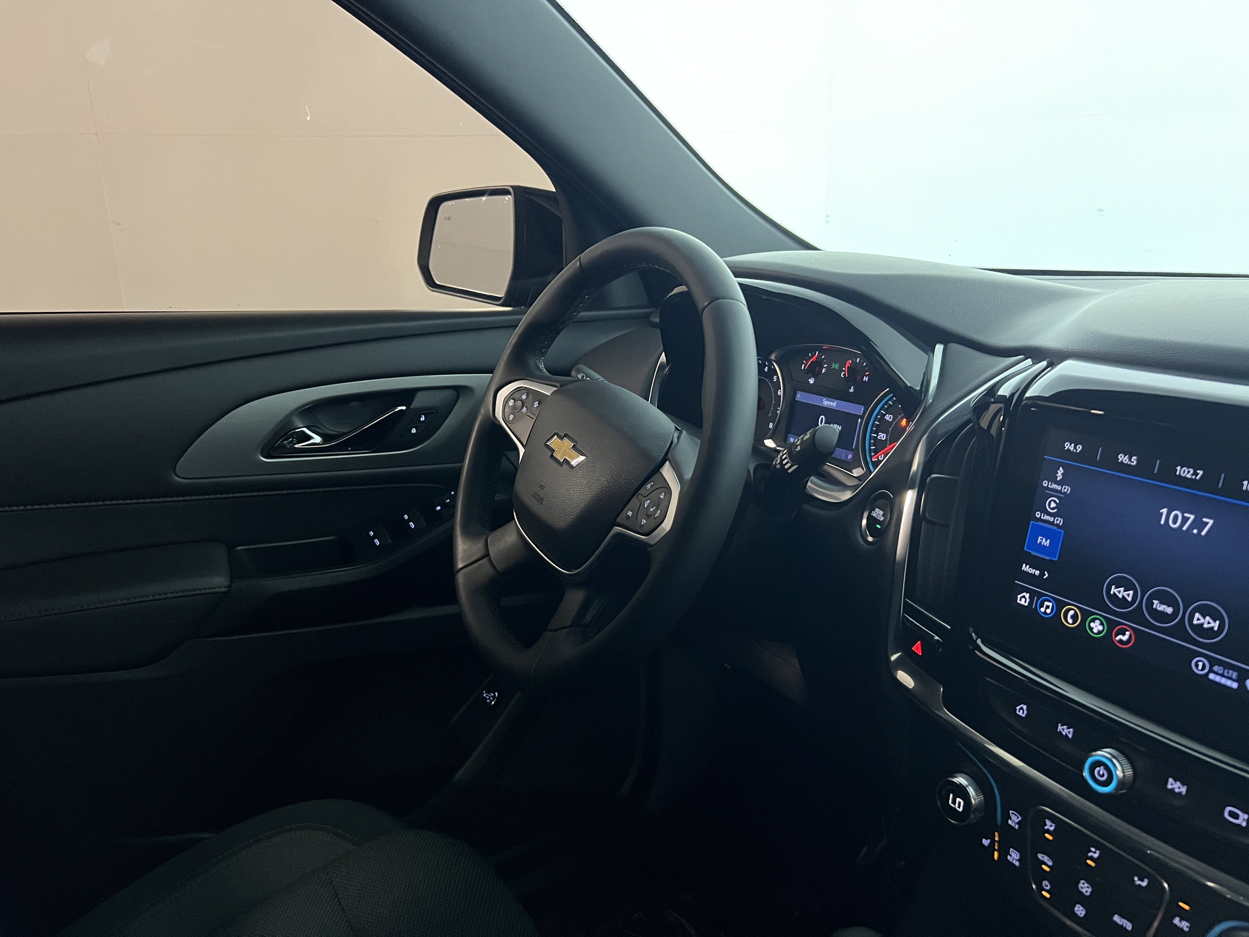 Used 2023 Chevrolet Traverse LT FWD image 10