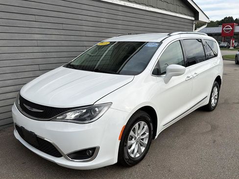 Used 2018 Chrysler Pacifica Touring-L FWD image 20