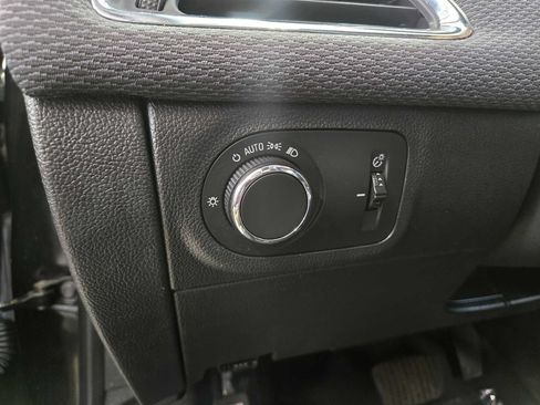 Used 2017 Chevrolet Cruze LS FWD image 12