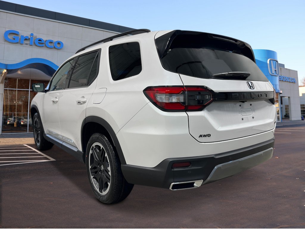 New 2026 Honda Pilot Touring image 3