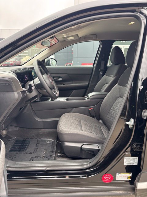 Certified 2025 Nissan Kicks SV FWD image 5