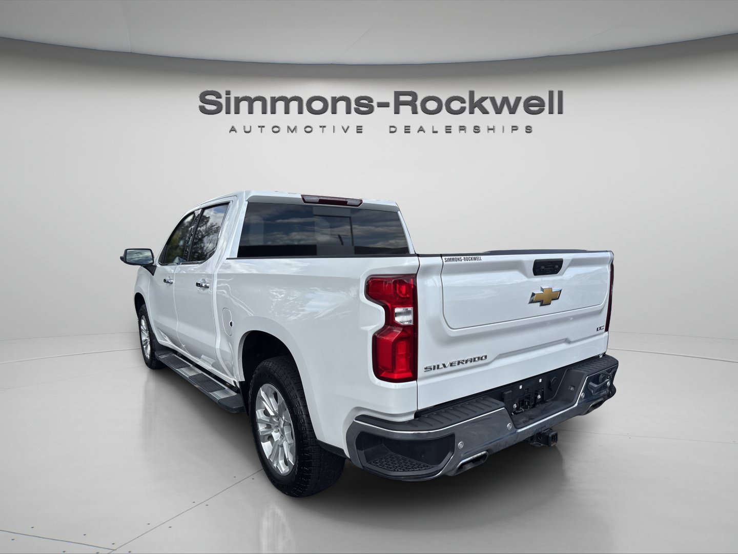 Used 2024 Chevrolet Silverado 1500 LTZ w/ LTZ Premium Package AWD/4WD image 3