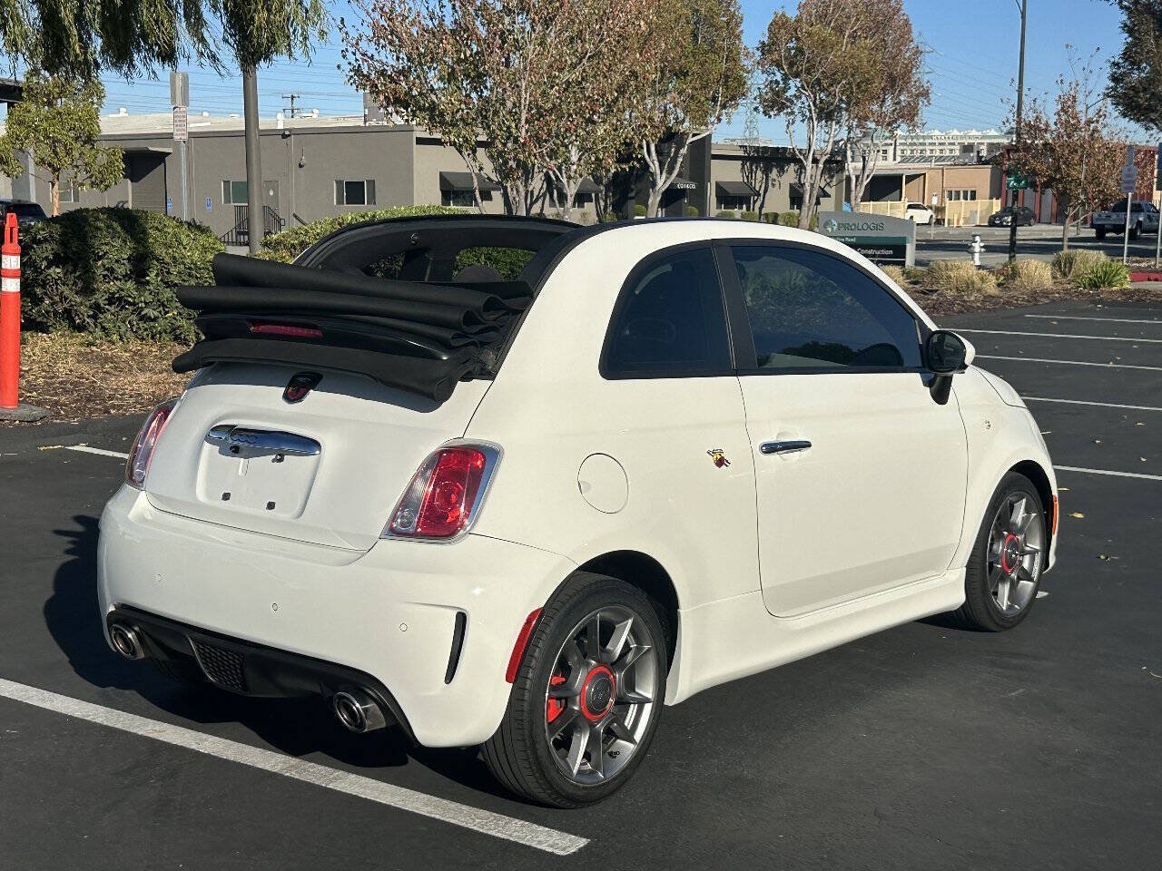 Used 2015 FIAT 500 Abarth w/ Beats Audio Package FWD image 9